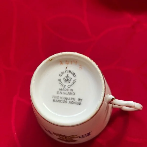 White and Gold Royal Accents Decor Set - Picture 5 of 7